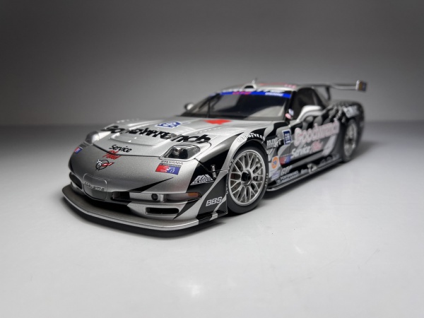 Corvette C5 - R Cinza com Preto - AUTOart *Possui caixa