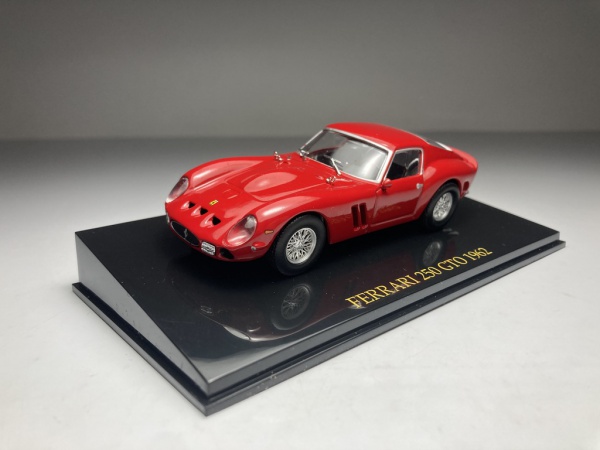 Ferrari 250 GTO 1962 Vermelha IXO Escala 1/43 miniatura