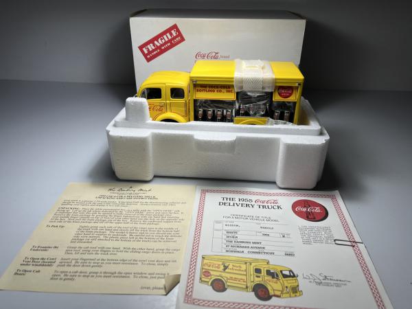 1955 Coca Cola Delivery Truck - Danbury Mint Escala 1/2