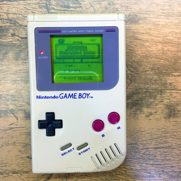 Game Boy Nintendo + Bolsa estojo nuby (Jogo e pilhas não incluídas) funcionando, podendo conter