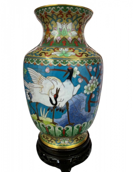 Antigo e raro vaso em Cloisonné, todo em bronze, pintado a mão com cenas orientais e filetes de ouro