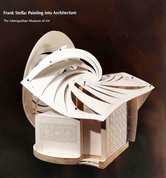 Catálogo. Frank Stella. Painting into Architecture. 2007. Essay Paul Goldberger. MoMA - Museum of Modern Art / Yale University Press. Língua inglesa. 40 pp. Ótimo estado.  (Z)
