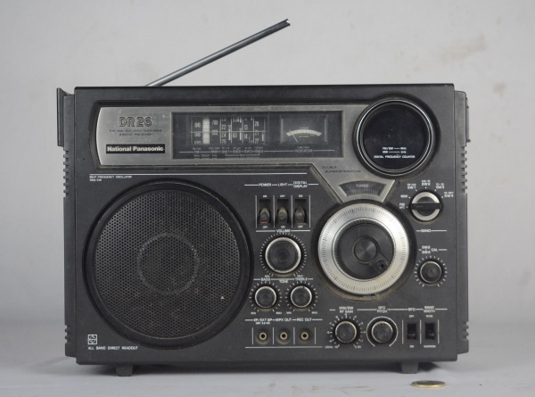 Antigo rádio National Panasonic DR26 modelo RF - 2600B bivolt