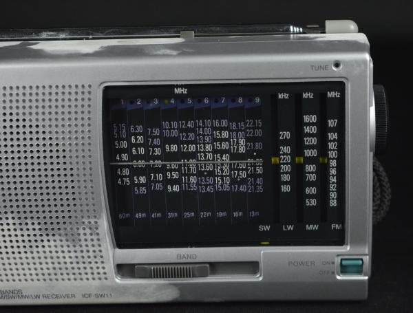 Rádio Sony ICF-SW11 na caixa original e funcionando -med. 17cm (caixa)