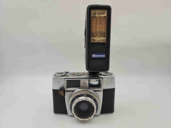 Máquina Fotográfica Antiga Câmera Analógica Agfa Color Agnar fabricada na Alemanha. Acompanha Flash Hitacon. Não testados.