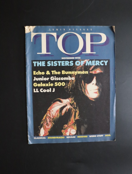Revista Tower Records Top November 1990, 30 páginas em inglês, desgastes nas bordas e canto superior esquerdo. Música.
