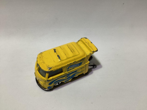 Miniatura Hot Wheels Premium Volkswagen Drag Bus M&M´s , escala 1