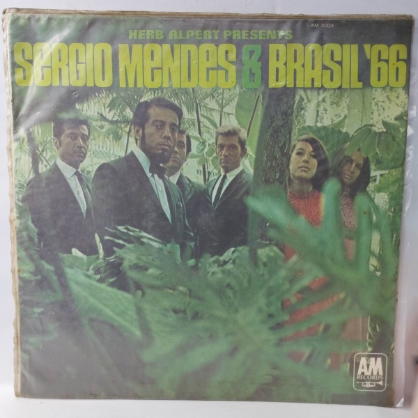 Álbum Herb Alpert Apresenta Sergio Mendes & Brasil `66