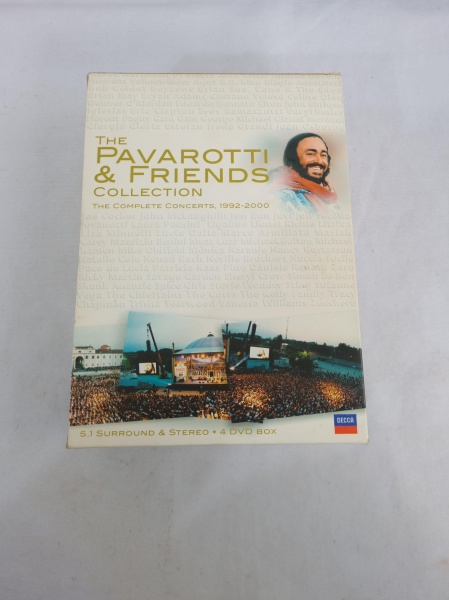 Box com 4 dvds da The Pavarotti & Friends Collection.