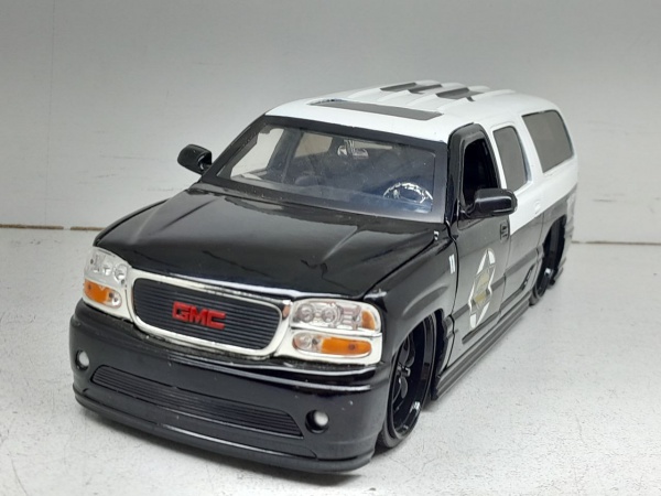 2002 GMC YUKON DENALI ミニカー Miniatura de colecionismo em metal diecast 2002 GMC Yukon Denali