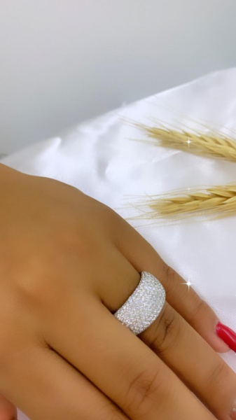 Joias . HSTERN - ANEL DELICADO EM OURO BRANCO 18K, ESMERALDAS / foto 7