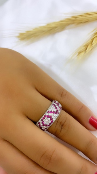 Joias . HSTERN - ANEL DELICADO EM OURO BRANCO 18K, ESMERALDAS / foto 8
