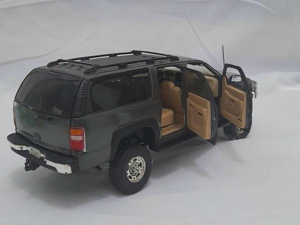 ERTL - CHEVROLET SUBURBAN Carro de coleção em metal, es