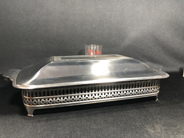 Suporte para pirex em metal da marca Art Prata e pirex