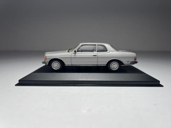 Mercedes Benz W 123 Coupe 280 CE Cinza - Minichamps Esc