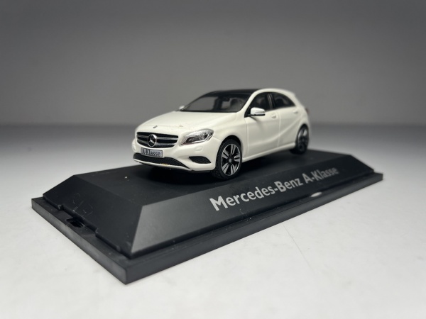 Mercedes Benz W 123 Coupe 280 CE Cinza - Minichamps Esc
