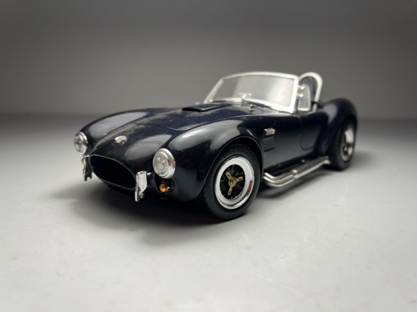 Shelby Cobra 427S/C Azul Metalico - Road Tough Escala 1