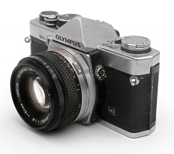 Câmera fotográfica OLYMPUS OM-2n, com lente Olympus OM-