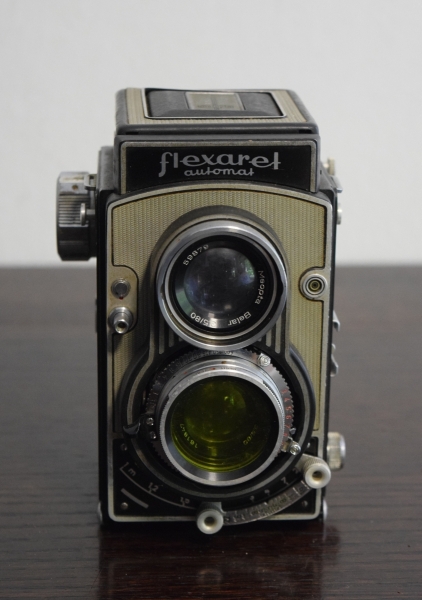 Antiga máquina fotográfica FLEXARET Automay, made in Czechoslovakia, Moopta Belar lens, 80mm. Material estava guardado, estamos vendendo no estado em que se encontra.