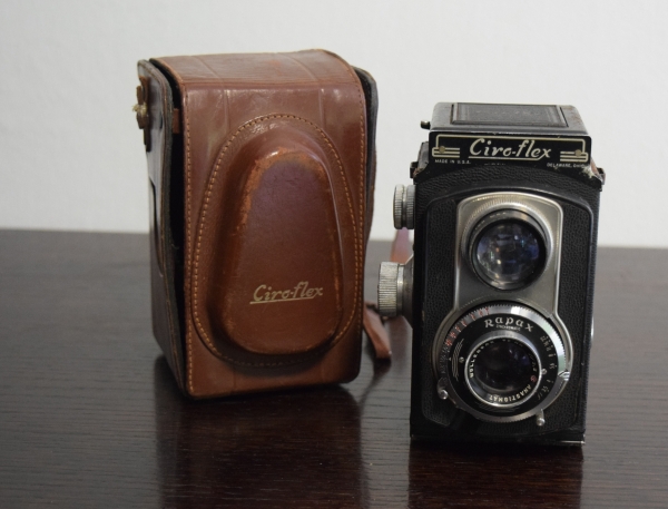 Antiga máquina fotográfica CIROFLEX Wollemak len, 85mm. Material estava guardado, estamos vendendo no estado em que se encontra.