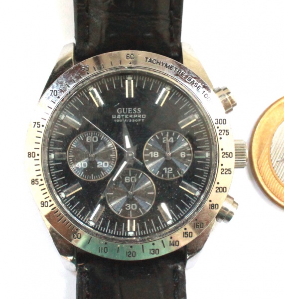Relógio masculino da marca Guess, possui cronógrafos, d