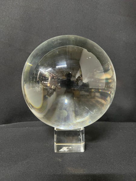 Esfera de cristal com base - Altura com base 19 cm x diâmetro 15 cm