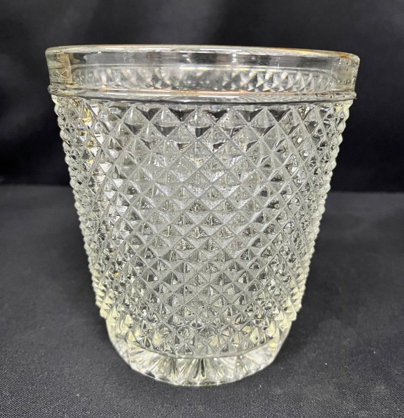 Mini balde de gelo em cristal lapidado com detalhes em bico de jaca e bordas douradas - A 14cm D 13cm - Obs: contém desgaste na tinta