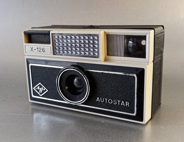 Câmera fotográfica Autostar X- 126, Made in Brazil. Medidas: 5 x 7 x 10.5 cm, Peso: 160 gr.