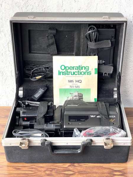Panasonic Filmadora NV-M5 VHS Movie, acompanha alguns