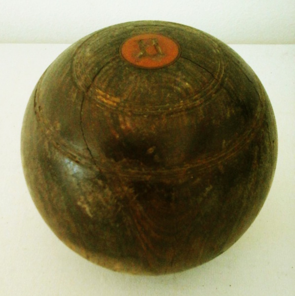 RARIDADE - ANTIGA BOLA PARA JOGO DE BOCHA DATADA 1920