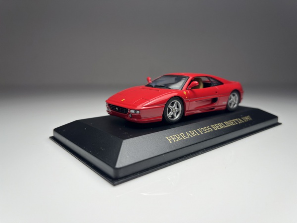 Ferrari F355 Berlinetta 1997 Vermelha - IXO Escala 1/43