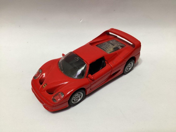 Miniatura Maisto Ferrari F-50, escala 1:39, pneus de borracha, abertura de portas. Item no estado co