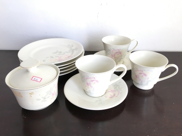 Jogo para chá em porcelana Schmidt, Ivory China, na cor branco com