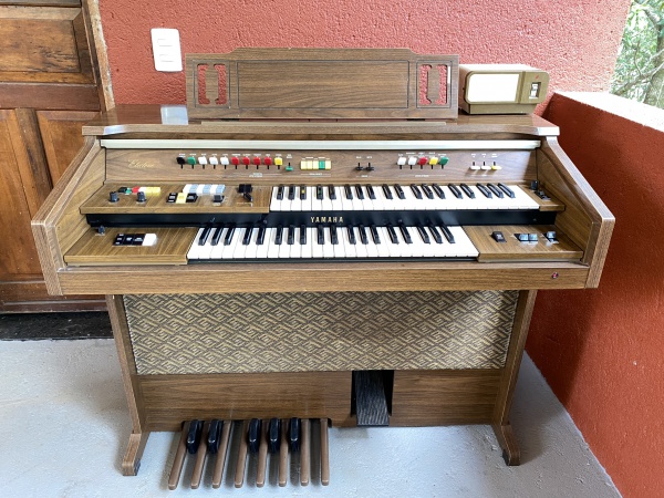 Antigo órgão Yamaha Electone B-55 Humamatsu Japan 100W.