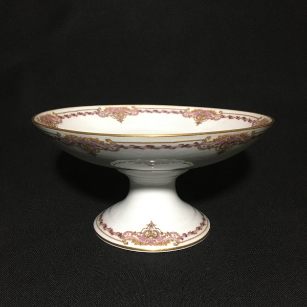 FRANCE / Paris Vierzon - Antigo e belo prato de pé alto, em fina porcelana esmaltada, séc XIX, decoração Louis XV. A.Hache. DImensões: 11 cm x 22 cm.