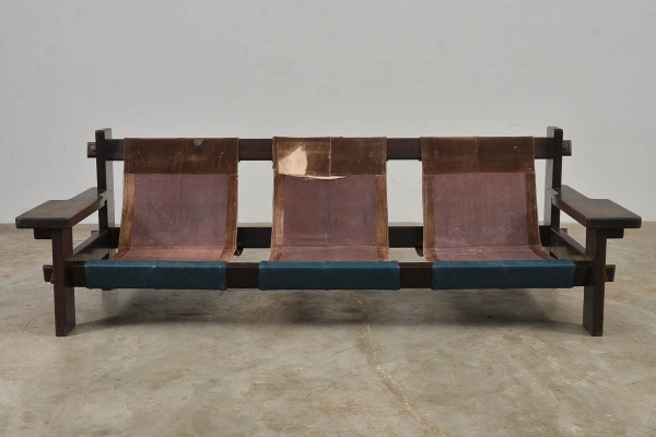 JEAN GILLON-PROBEL- GRANDE SOFA PARA 3 LUGARES EXECUTADO EM IMBUIA