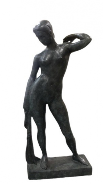 BRUNO GIORGI - " Banhista " Grande escultura em bronze patinado na cor verde, apoiada sobre base também em bronze, peça de rara beleza, especial para colecionadores. Altura: 1,60cm, medidas da base 68 x 21 cm (atribuído).