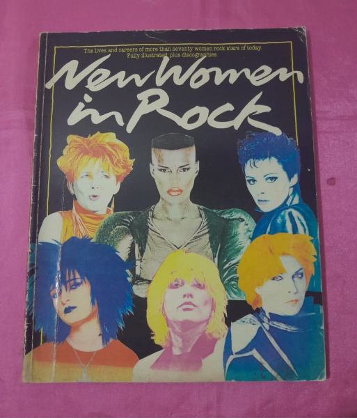 Revista importada New Women in Rock , ano 1982 , 96 paginas .