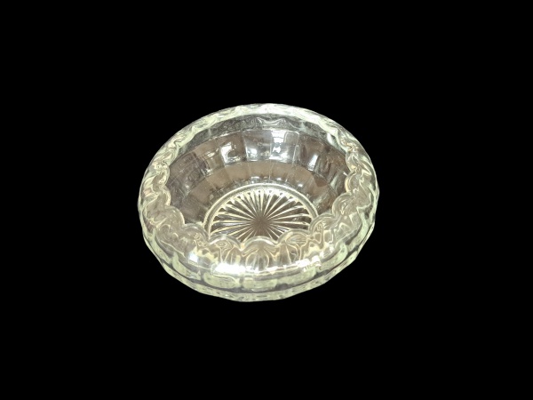 Bowl em cristal lapidado com bordas onduladas, Diam. 18, Alt. 9 cm.