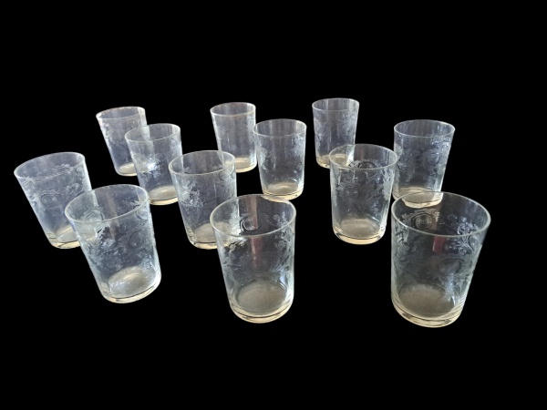 Doze copos para água em cristal francês Sain Louis, Alt. 10, Diam. 7 cm.
