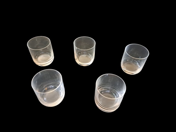 Cinco  copos para whisky em cristal translúcido, Alt. I9, Diam. 7 cm.