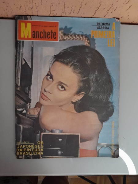 Antiga revista Manchete Nº 622, datada de 1964. O item possui 106 páginas e marcas do tempo. Tamanho: 35 x 26cm.