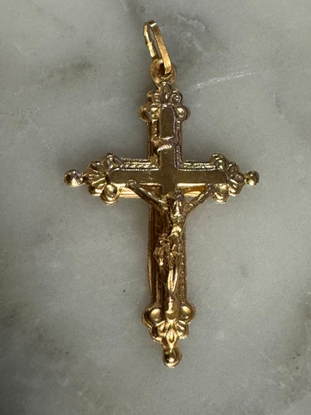 Joia Antiga, Pingente Crucifixo de Ouro 18k. Joia muito bem preservada. Belíssimo. Mede: 3,3cm. Peso: 1gr.