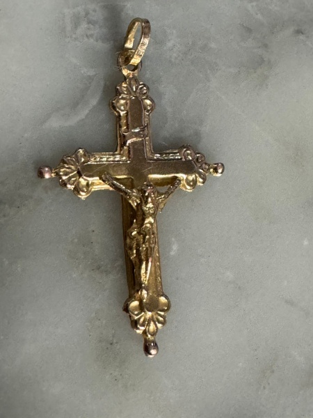 Joia Antiga, Pingente Crucifixo de Ouro 18k. Joia muito bem preservada. Belíssimo. Mede: 3,3cm. Peso: 1gr
