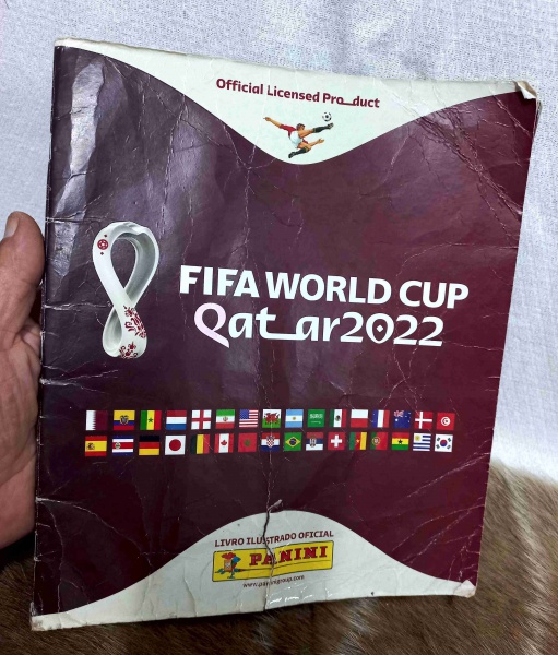 FUTEBOL-COPA DO MUNDO-ALBUM FIFA WORLD 2022 QATAR. Editora Panini, com algumas figurinha, estado razoável, sem faltas,.