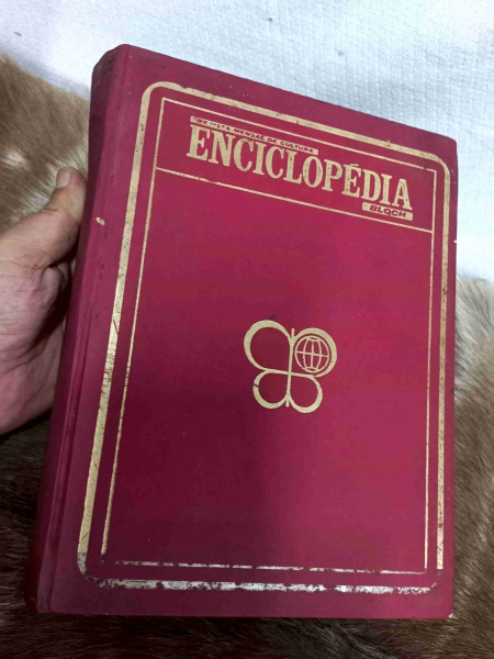ENCICLOPEDIA BLOCH-REVISTA MENSAL DE CULTURA 1967, DEVIDAMENTE ENCADERNADA e completa.