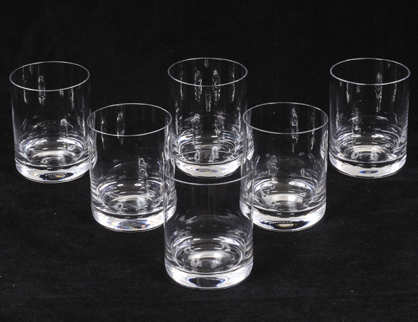 STRAUSS - Lote composto por 06 copos para whisky dito short drink em finissimo cristal translúcido. Med: 10cm