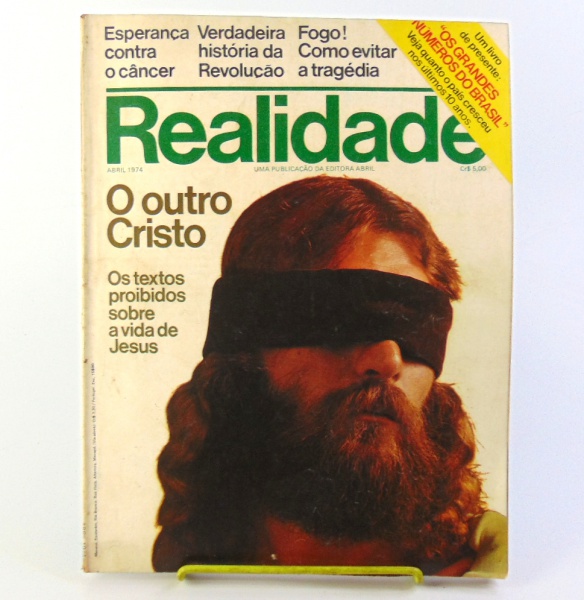Revista Realidade Abril 1974. Revista em bom estado de conservação. Bordas das páginas levemente amareladas. Dimensões: 21 cm x 27,5 cm. Peso: 0,450 kg.