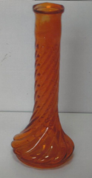 Belíssimo Vaso Francês em cristal na cor avermelhada, altura 20 cm.