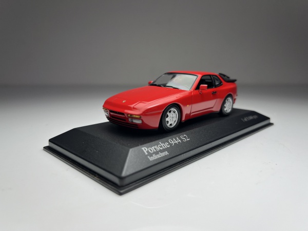 Porsche 911 Carrera S Marrom - Minichamps Escala 1/43 m